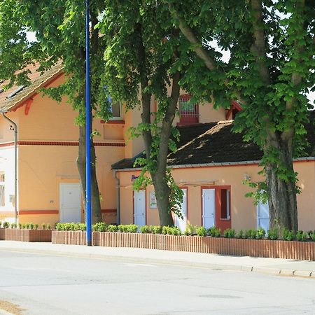 Pension Am Ostbahnhof Gotha Exteriör bild